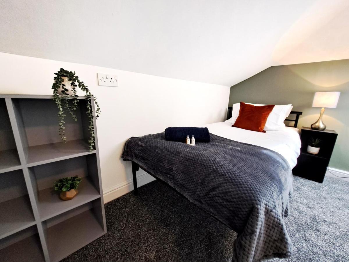 Bright 3 Bed Apartment With Terrace, Free Parking On Premises Γουάτφορντ Εξωτερικό φωτογραφία