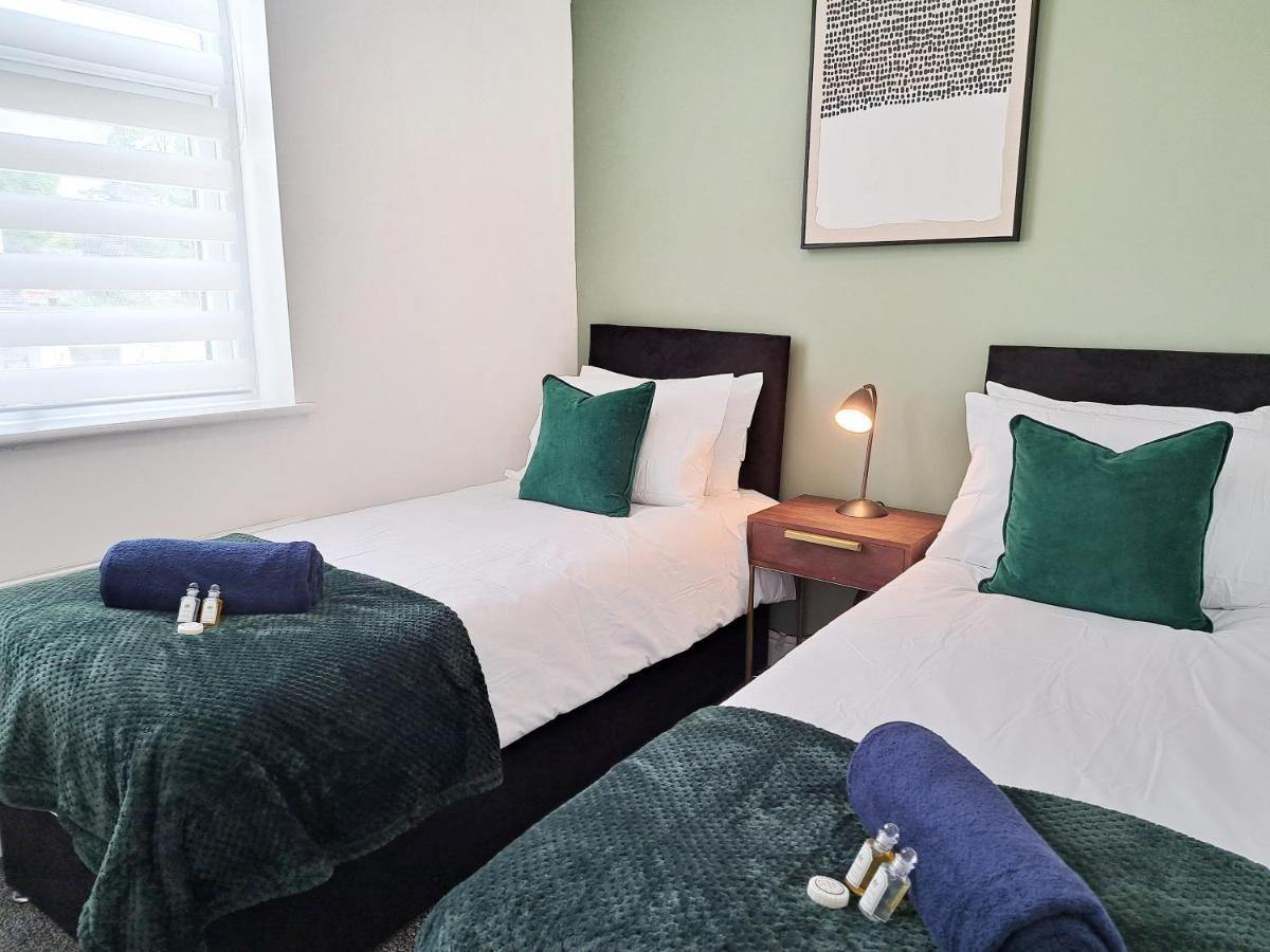 Bright 3 Bed Apartment With Terrace, Free Parking On Premises Γουάτφορντ Εξωτερικό φωτογραφία