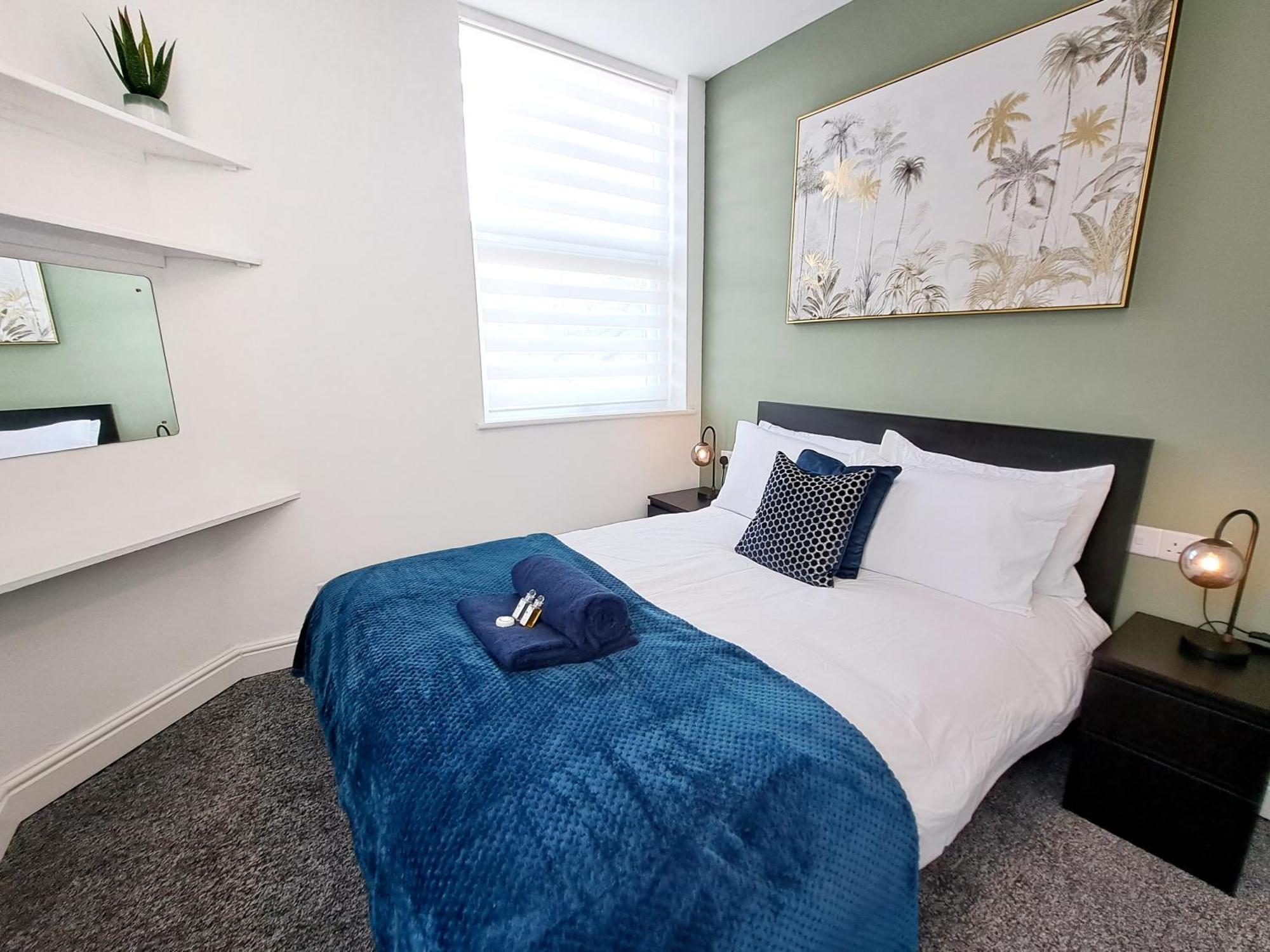 Bright 3 Bed Apartment With Terrace, Free Parking On Premises Γουάτφορντ Εξωτερικό φωτογραφία